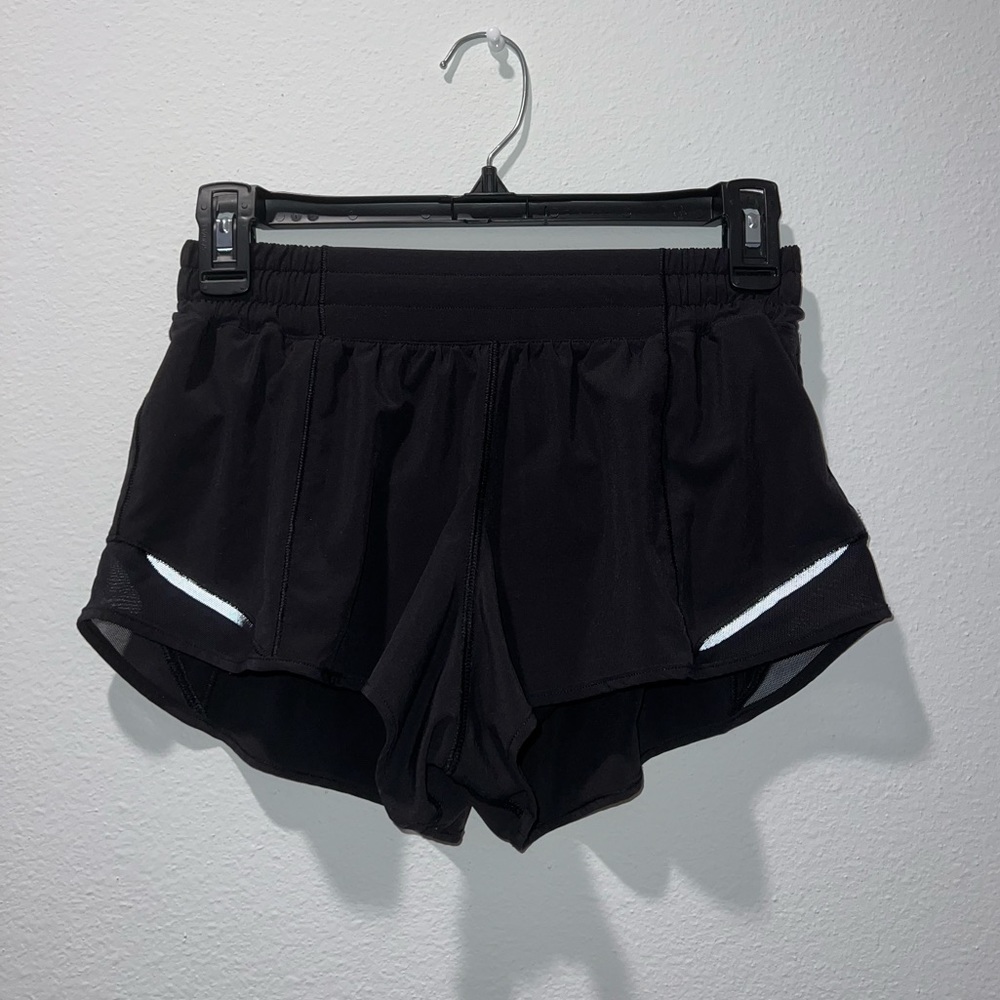 Lululemon Hotty Hot Low-Rise Lined Shorts 2.5”